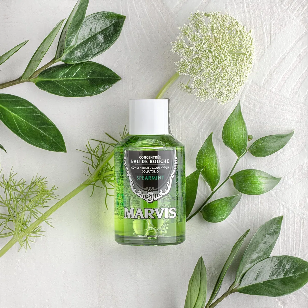 Marvis Enjuague bucal concentrado menta verde, 120 ml, colutorio sin alcohol para un aliento fresco, reduce la acumulación de placa y cuida las encías