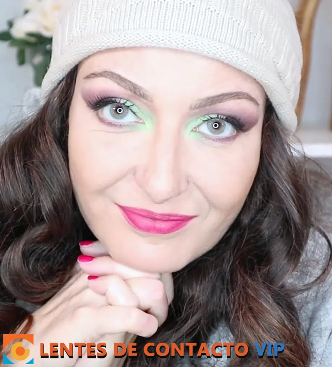 Lentillas de Contacto Color Gris Suave Duración 1 Año + Kit de Accesorios Color Perla VIP (2 Piezas) Sin Aro de Definición