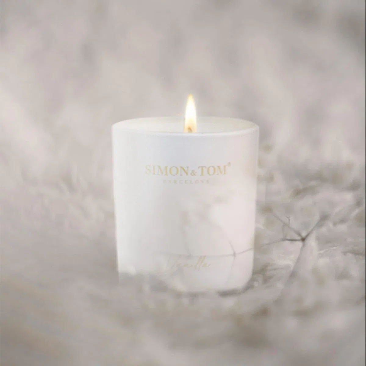 Simon&Tom Velas Aromáticas para Regalo, Fragancia a Vainilla, Cera de Soja Natural, Larga Duración, 100 Horas de Autonomía, Vela perfumada y decorativa en frasco de cerámica, Aromaterapia