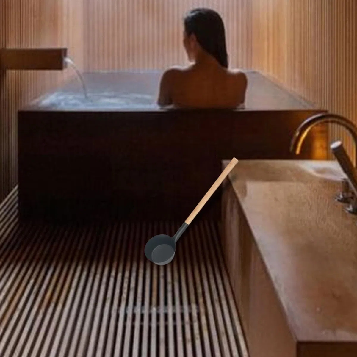 HouseVibe Cucharón de agua para sauna con mango de madera, capacidad de 350 ml, cuchara de aluminio para sala de vapor, cuchara de baño, accesorios de sauna